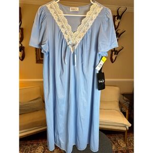 VTG Vanity Fair Bluebell Lace Trim Nightgown V-Neck Short Sleeve Grandmacore